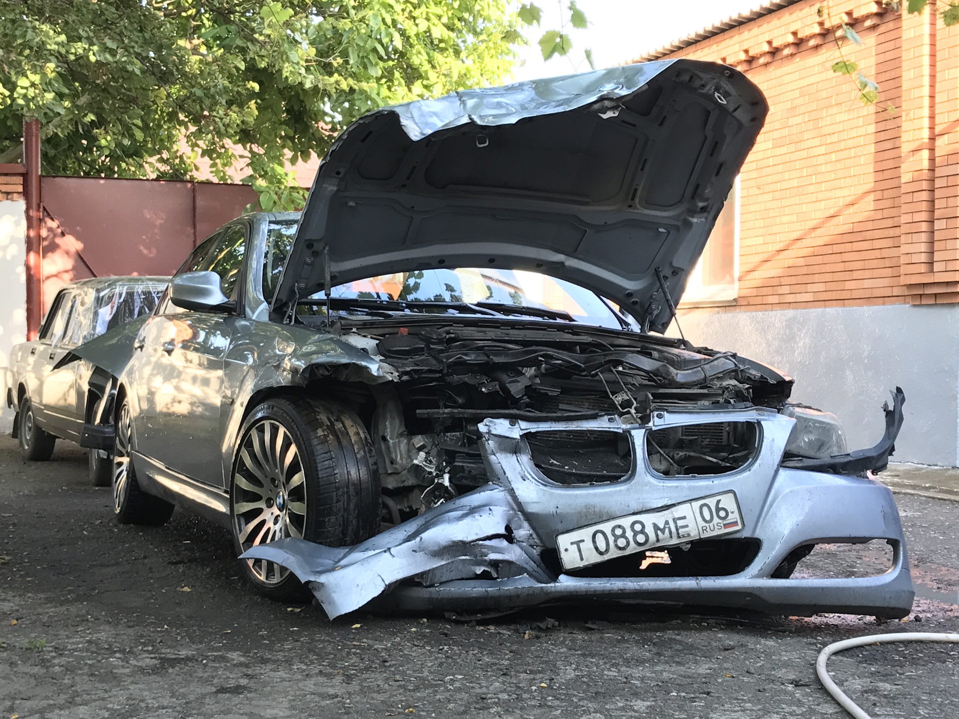 Разбитая BMW e60