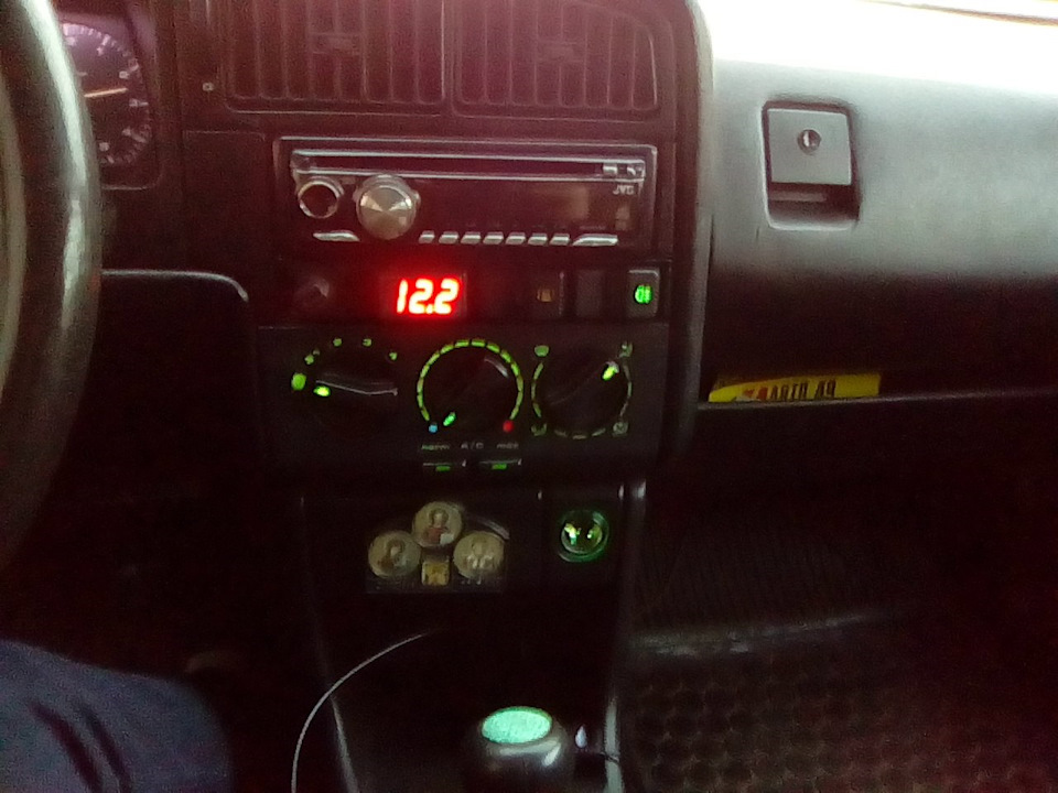 Стрелки приборной панели, вольтметр, уплотнитель в дефлекторы ...