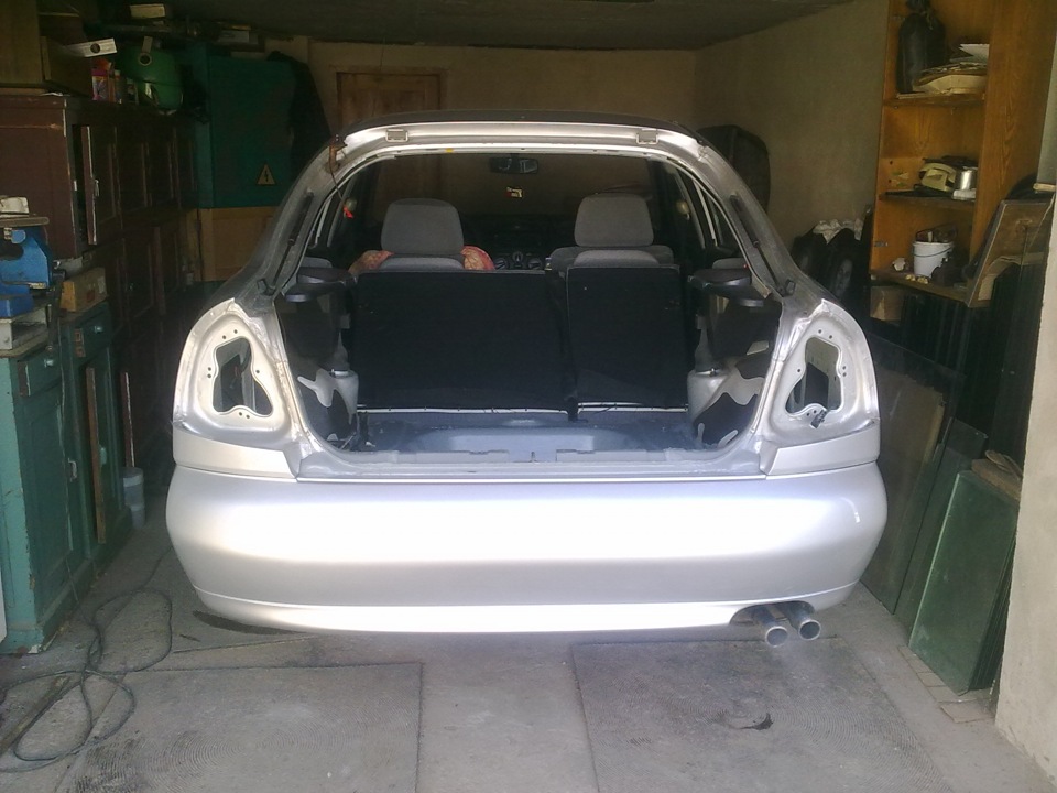 новый бампер — Mitsubishi Carisma