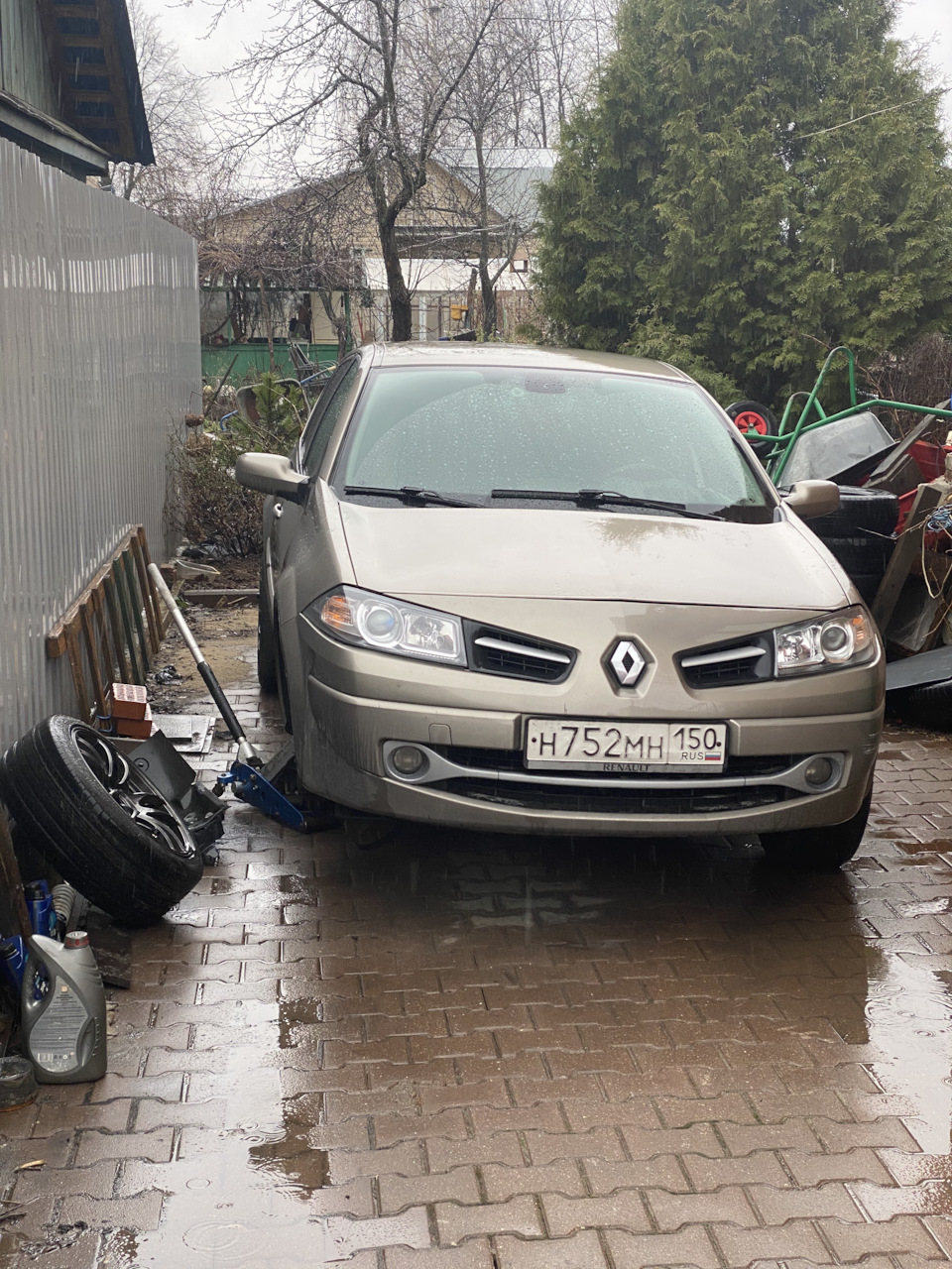 Шкив коленвала передаёт пламенный привет — Renault Megane II, 1,6 л, 2008  года | поломка | DRIVE2