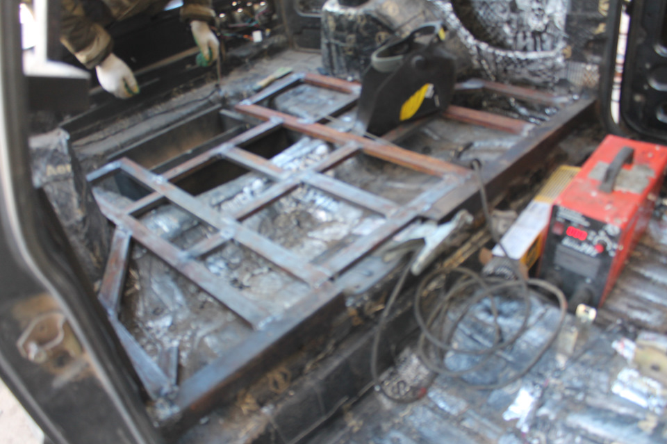 Варим металлический каркас на злую тринаху. Новая инсталляция в ВАЗ ...