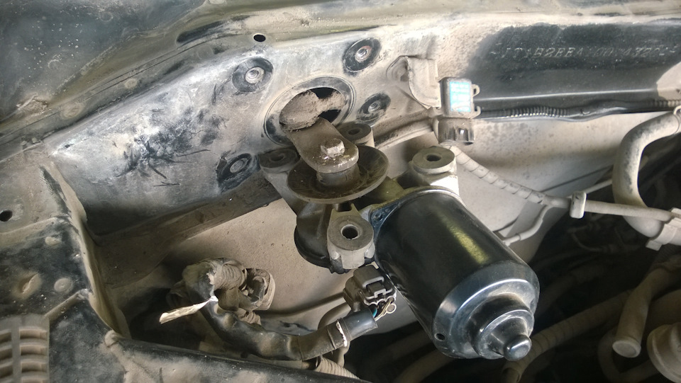 Ремонт трапеции стеклоочистителей (дворников) Corolla e100, медленно ...