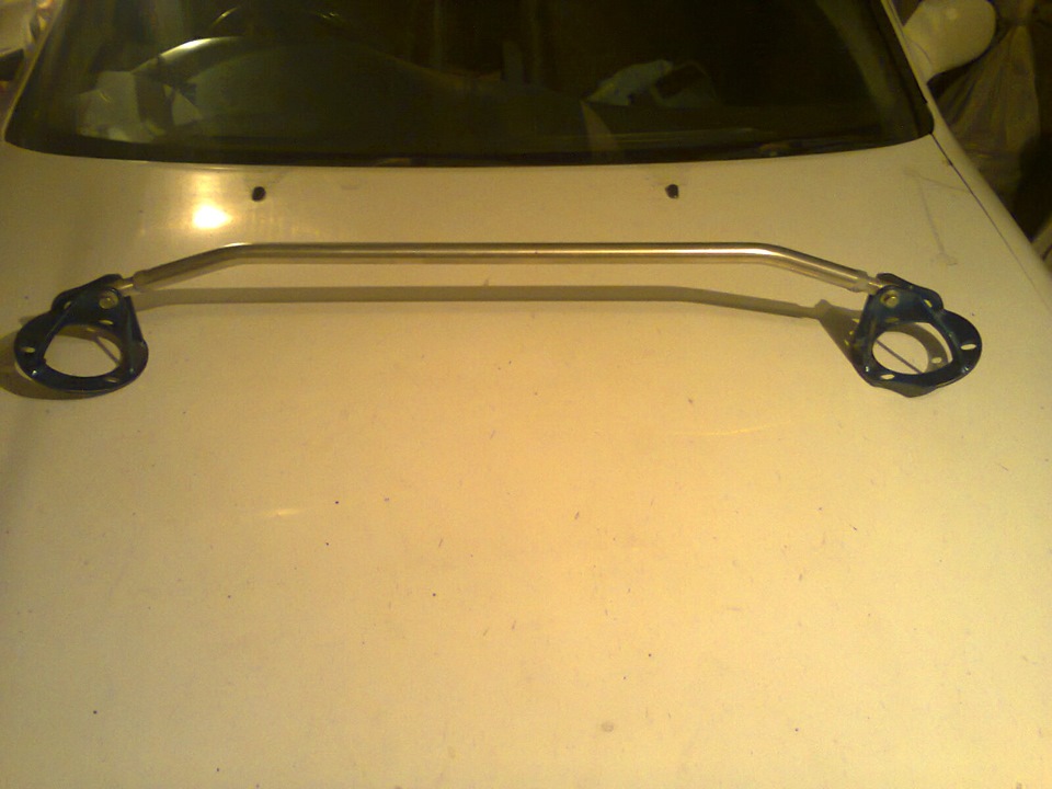 Установка распорки передней верхней. Бачок омывателя. — Toyota Cresta ...