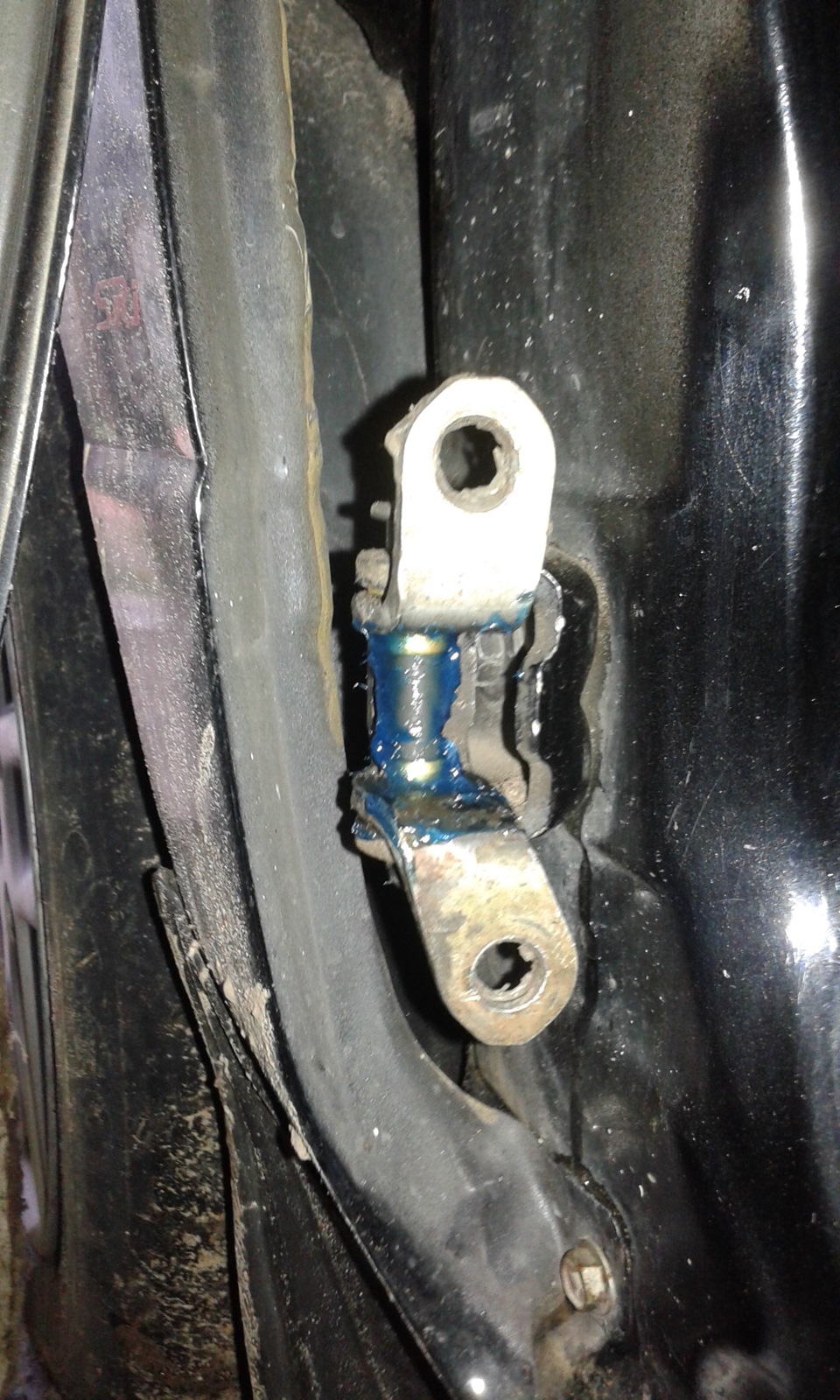 Ремонт дверных петель — Nissan Primera (P11), 2 л, 1997 года | своими ...