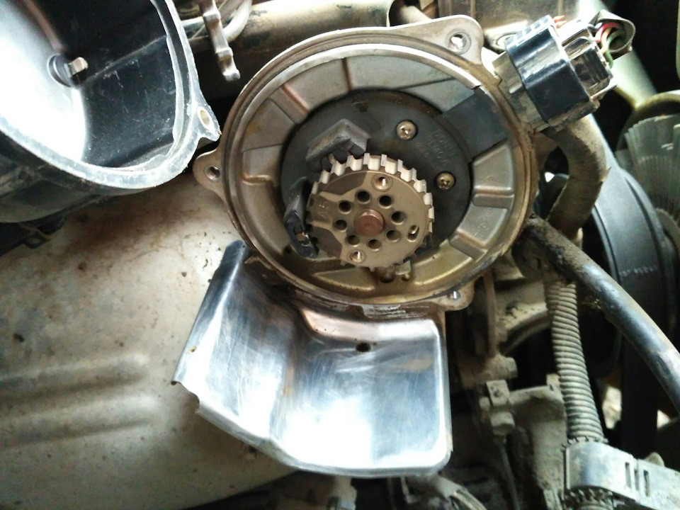 Замена бегунка трамблера. — Toyota Crown (S140), 2,5 л, 1995 года ...