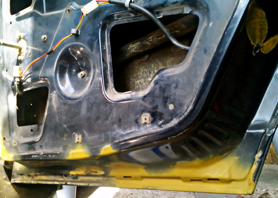 Покраска низа дверей и антикор.обработка внутри них (2) — Lada 21104, 1 ...