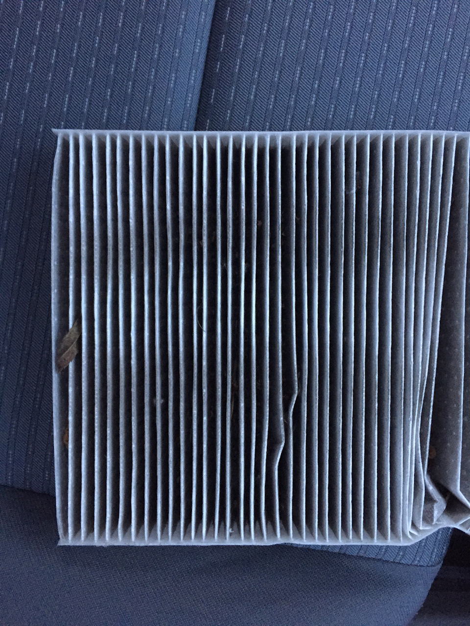 Замена салонного фильтра — Nissan Almera Classic (B10), 1,6 л, 2012 ...