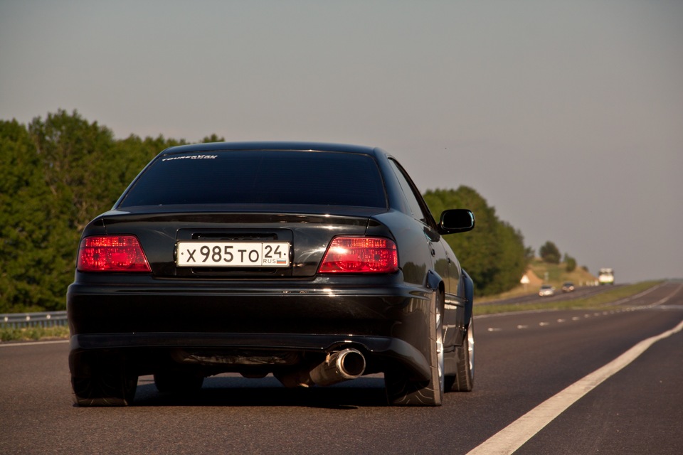 Номер раз. Toyota Chaser Tourer v сзади. Чайзер 100 Турер v сзади. Toyota Chaser 100 Tourer v вид сзади. Toyota Chaser Tourer v вид сзади.