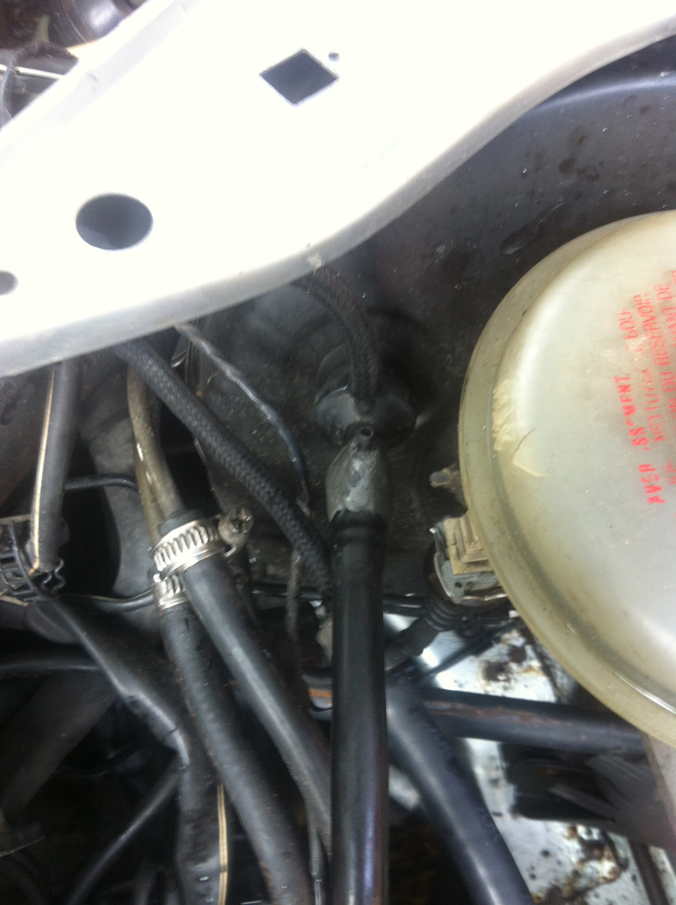 Поломка пластикового тройника в вакуумном усилителе тормозов — Audi A6 ...