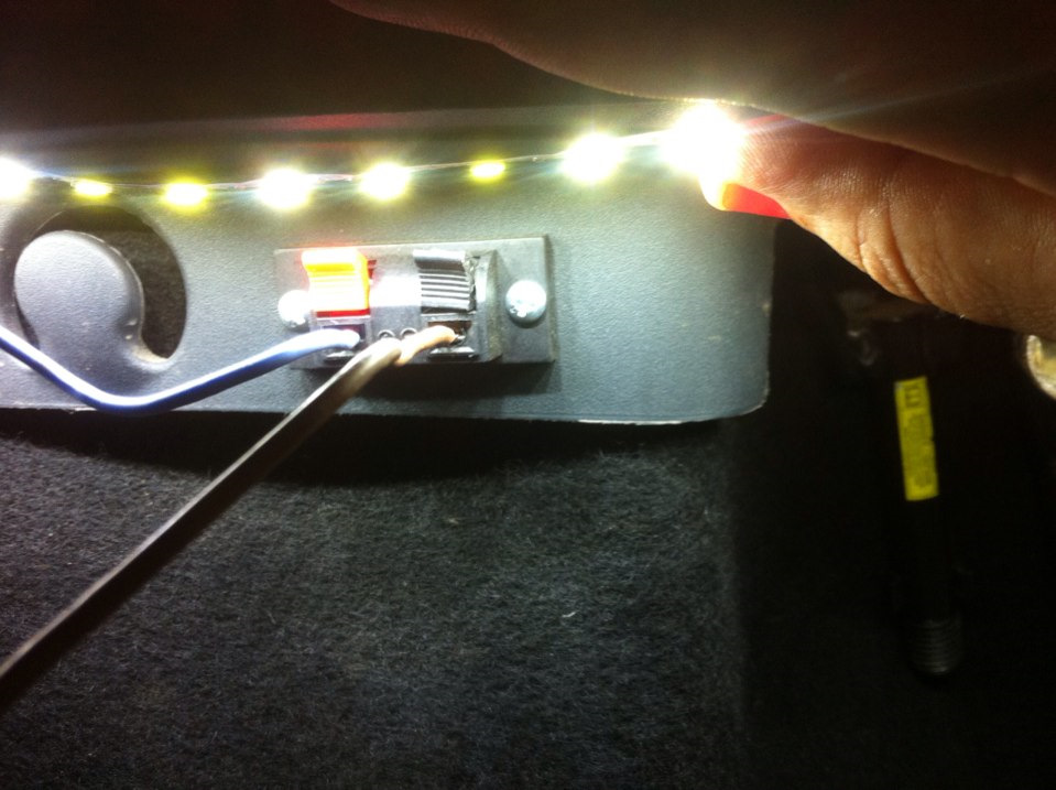 Как выключить свет в багажнике рено сандеро