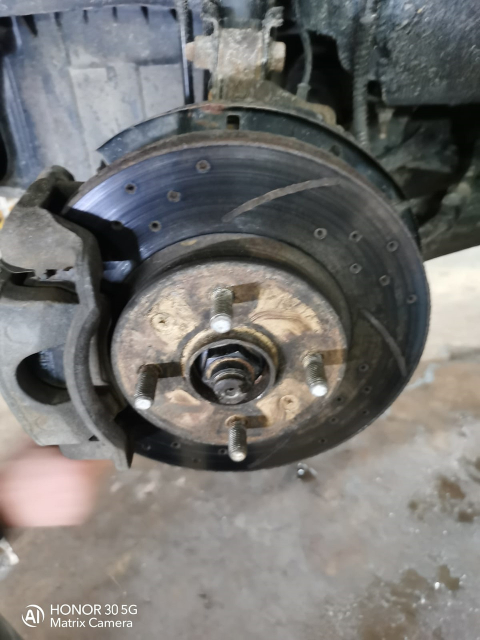 снимаем колеса — KIA Rio (3G)