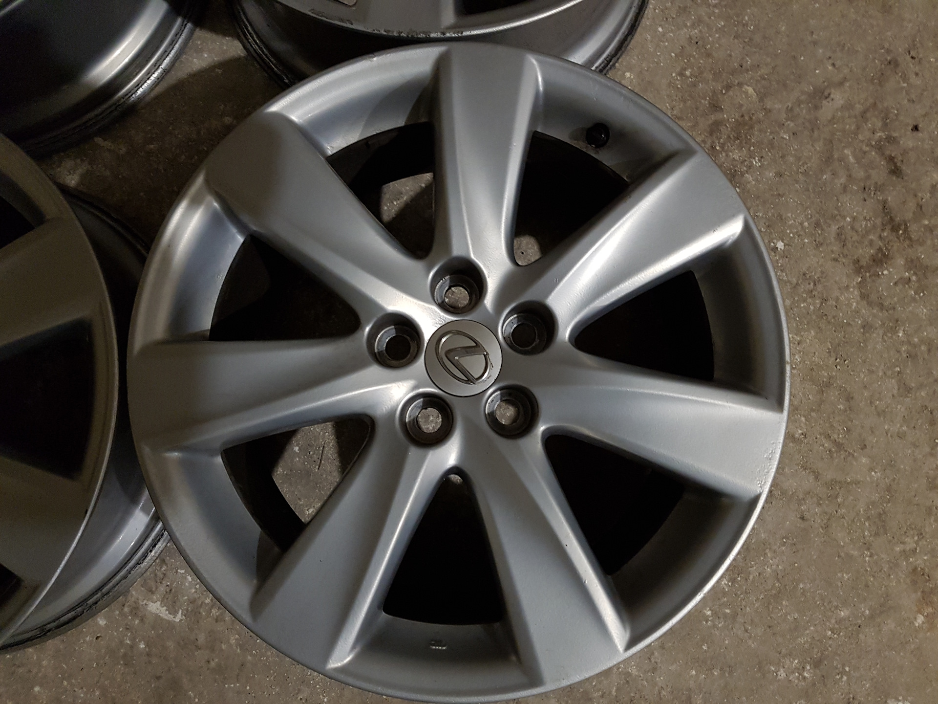 Диски wald r20. 7. Lx600 диски. Комплект колес lx570. Lx600 диски.