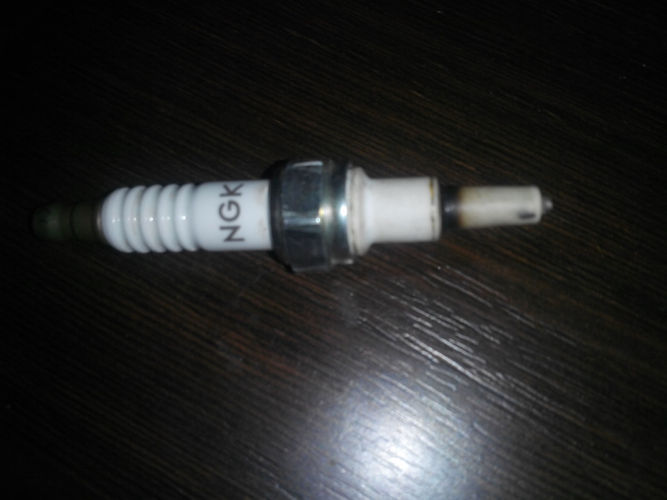 Сломалась свеча зажигания. — Citroen Xantia, 1,8 л, 1998 года | поломка ...