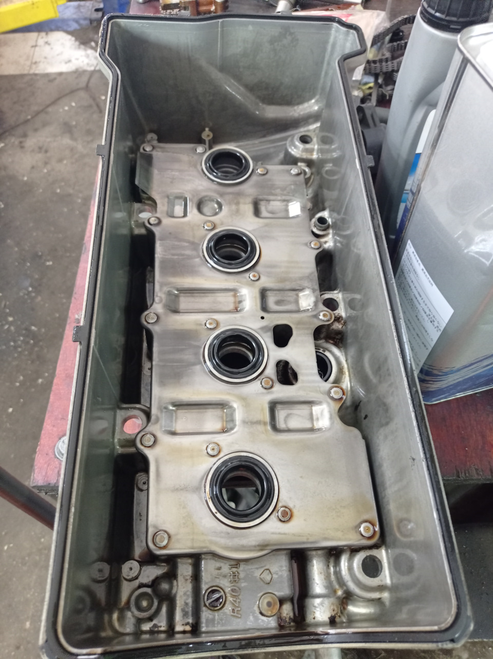 12. Заменил сальники свечных колодцев. — Honda Accord (8G)