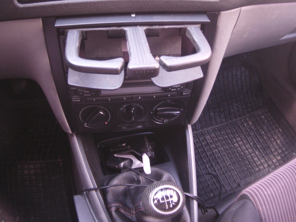 Подстаканник — Volkswagen Golf Mk4, 1999 года | аксессуары | DRIVE2