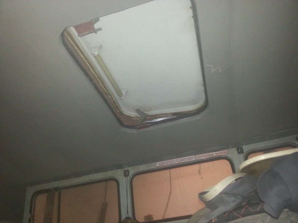 лаз-695 люк на крыше.