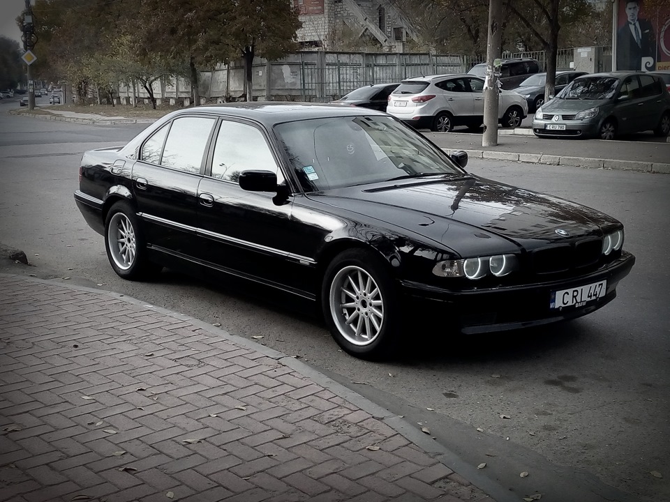 Бмв семерка 1999
