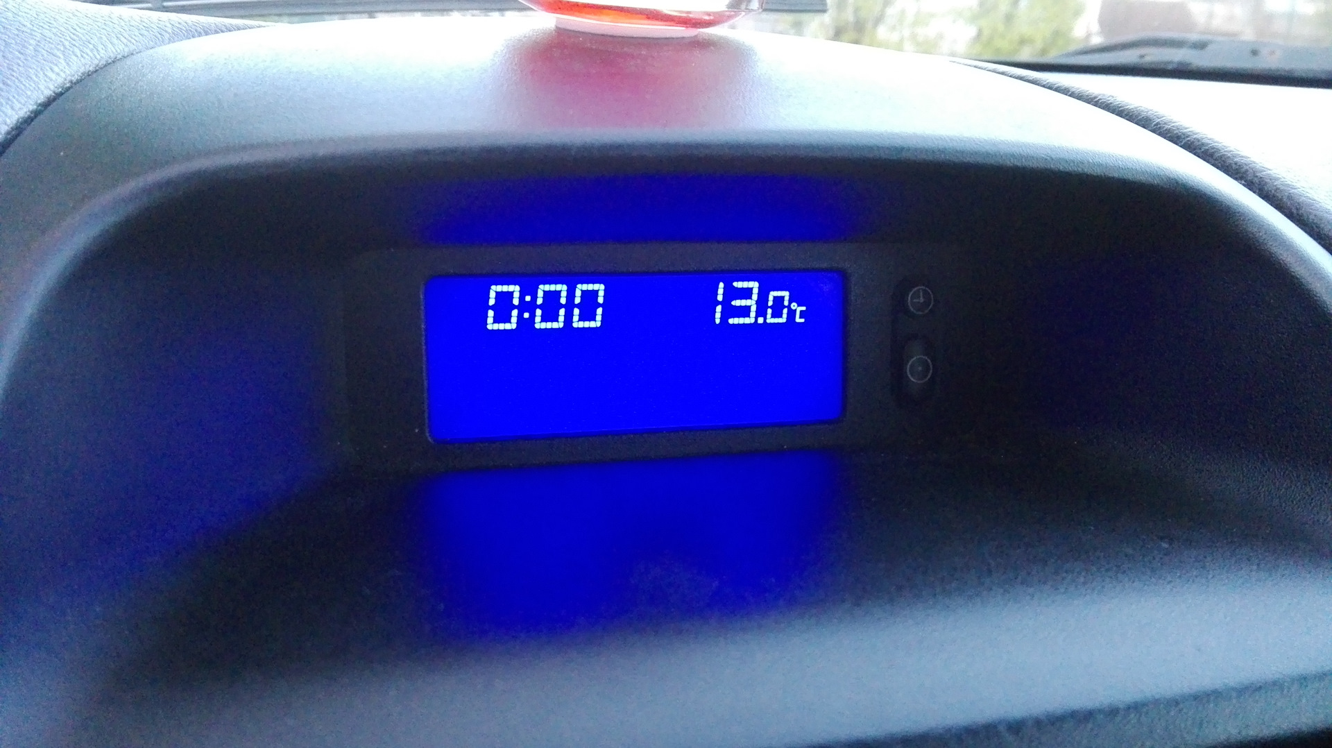 Установить часы на панель. Пересвет приборов на Astra g. Автомобили с часами на панели. A4184-010 панель часов. Как настроить часы на панель на автомобиле Форд 9тонн.