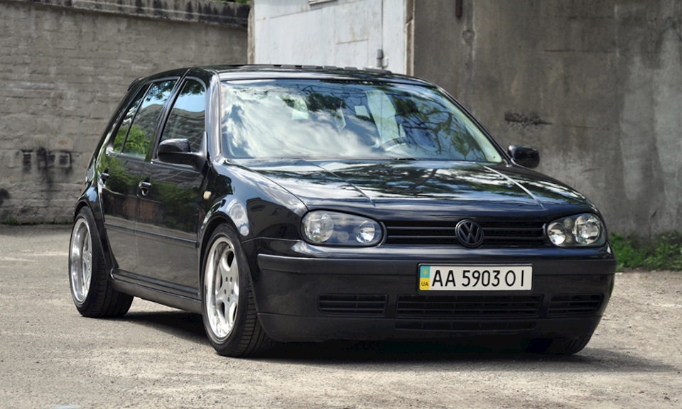 Golf 4 1998. Гольф 4 1998 пятак зеркала. Гольф 4 1998 зеркало салон.