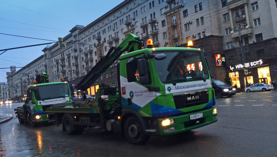 Московская техпомощь. Эвакуатор зеленый. Эвакуатор Москва зеленый. Городской эвакуатор. Эвакуатор салатовый.