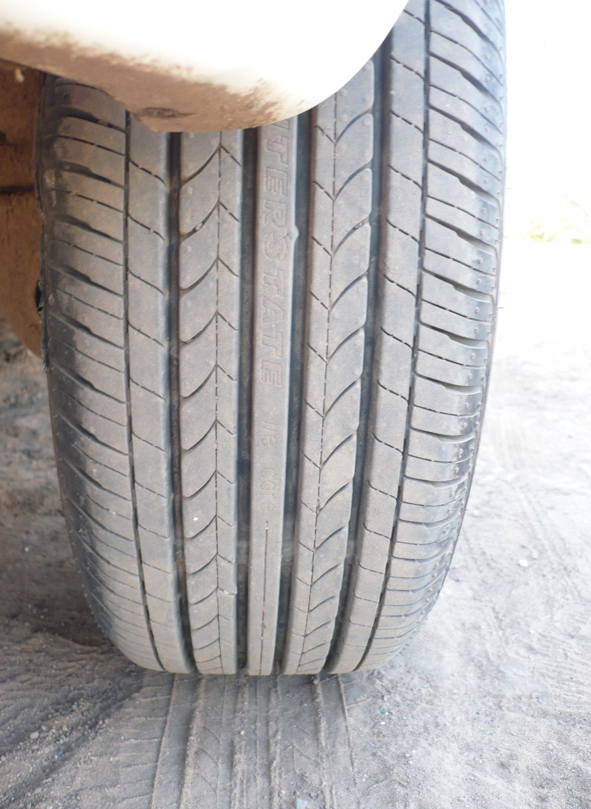 резина made in china — Lada Калина хэтчбек, 1,6 л, 2010 года шины