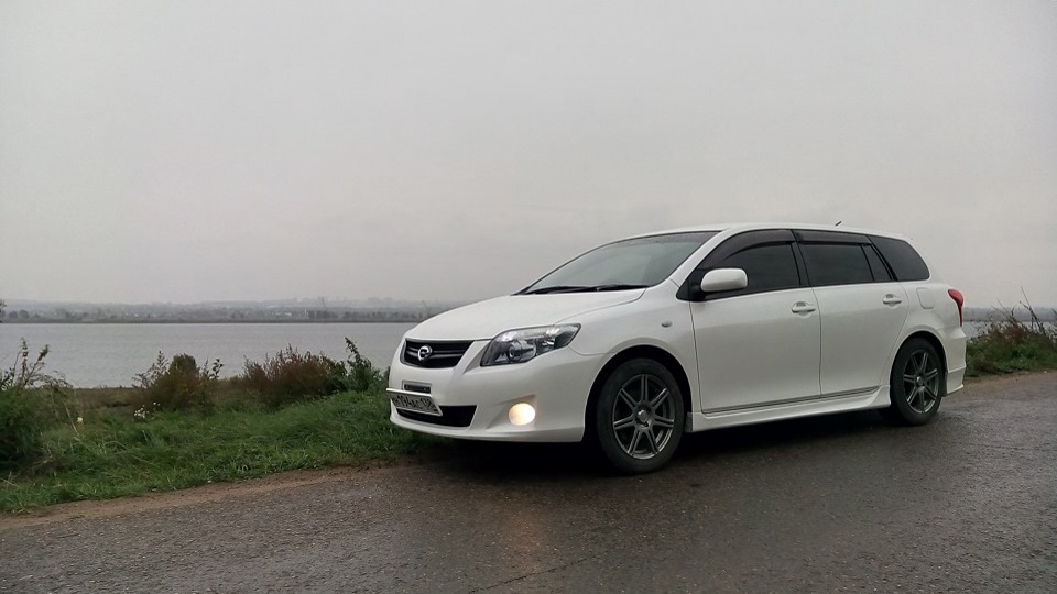 Toyota Corolla Fielder седан