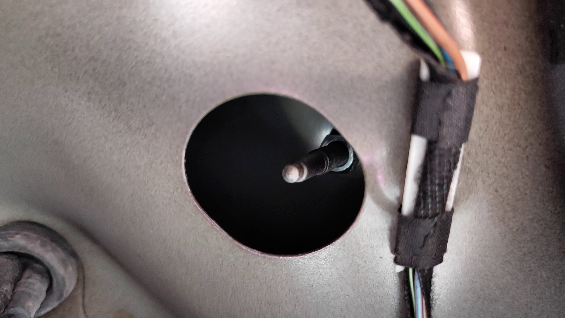 Снятие заднего бампера Audi A4 B8 + очистка до блеска выхлопных труб ...