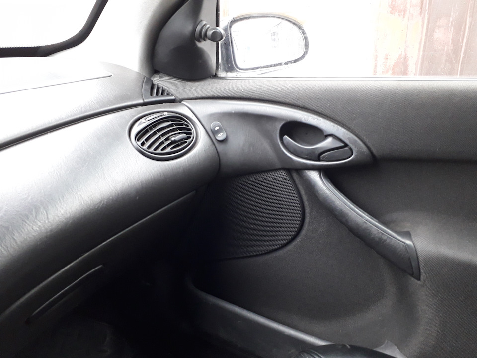 Передние стеклоподъемники — Ford Focus Hatchback I, 1,6 л, 2004 года ...