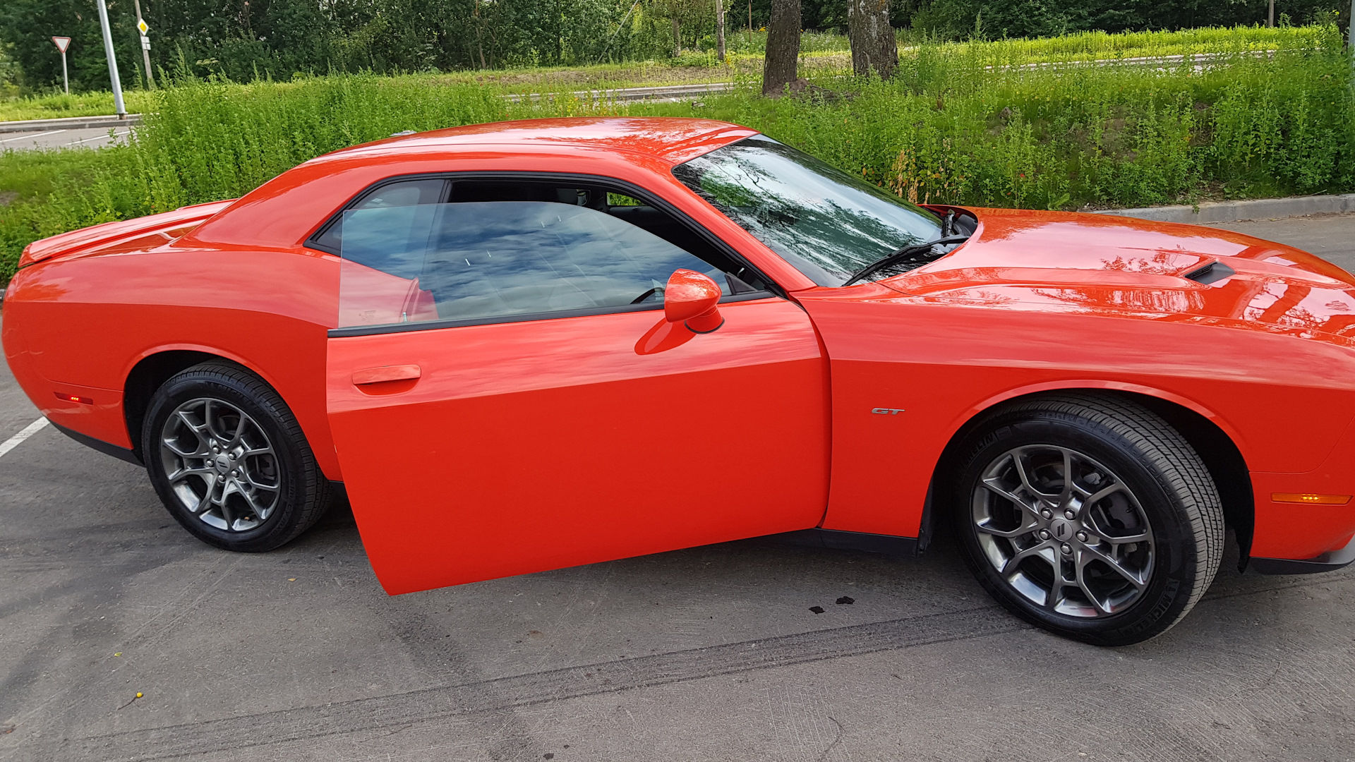 Dodge service. Dodge Challenger scat Pack 392. Dodge Challenger go Mango. Dodge Challenger scat Pack. Go Mango цвет.