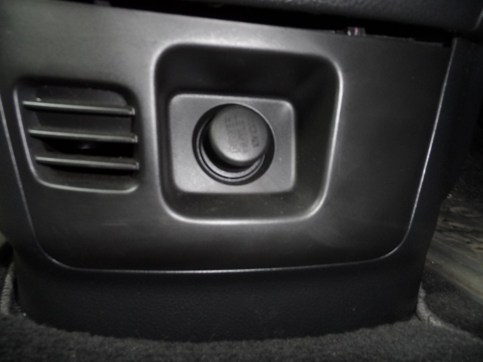 Rear on кнопка в машине nissan serena