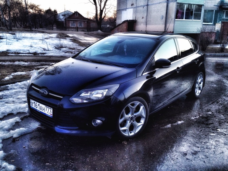 Ford Focus 3 хэтчбек черный