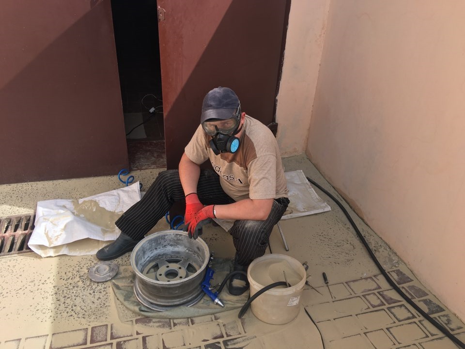 Решил перекрасить диски т.к. Старая краска начала облазить, процесс ...