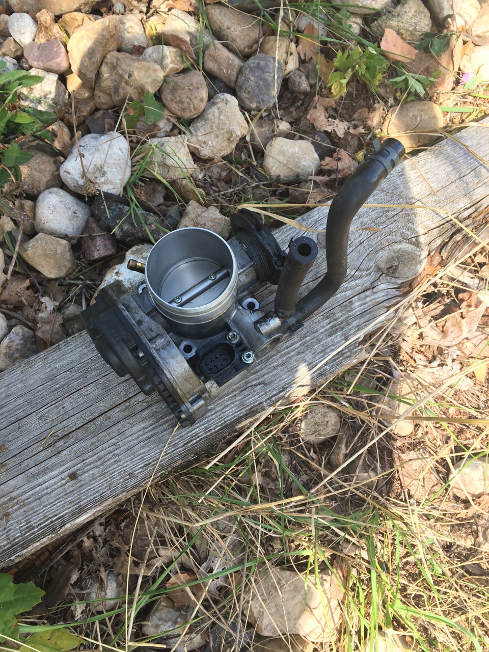 Чистка дроссельной заслонки двигателя AKL 1.6 — Volkswagen Golf Mk4, 1 ...