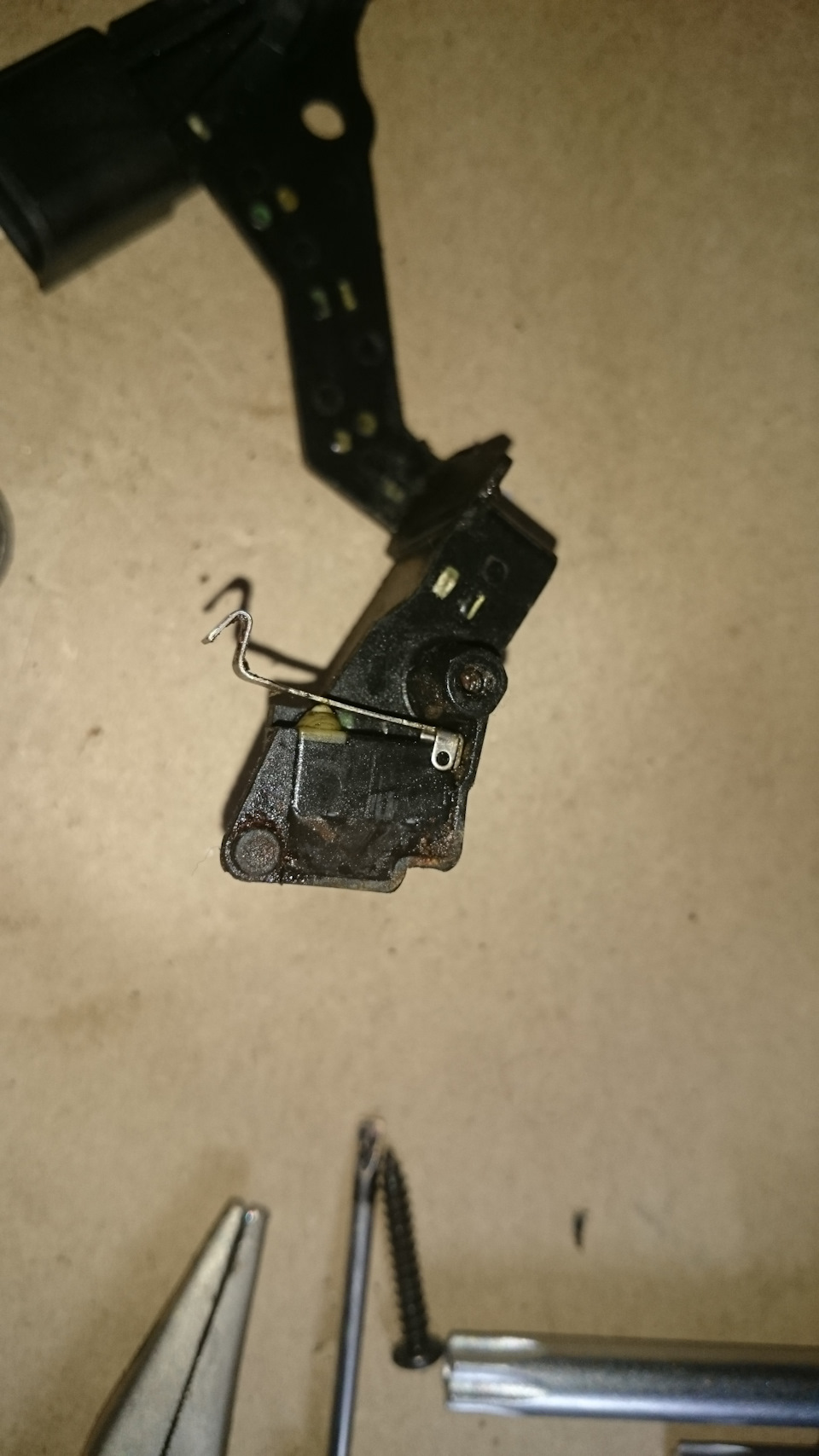 Вот то самый концевик — Lincoln Navigator (2G)