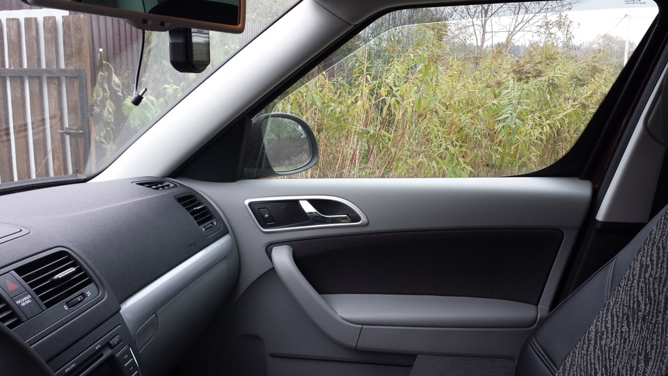 Шторки йети. Солнцезащитные шторки шкода йети. Skoda yeti тонировка. Шторки трокот explorer 5. Шторки трокот explorer 5.