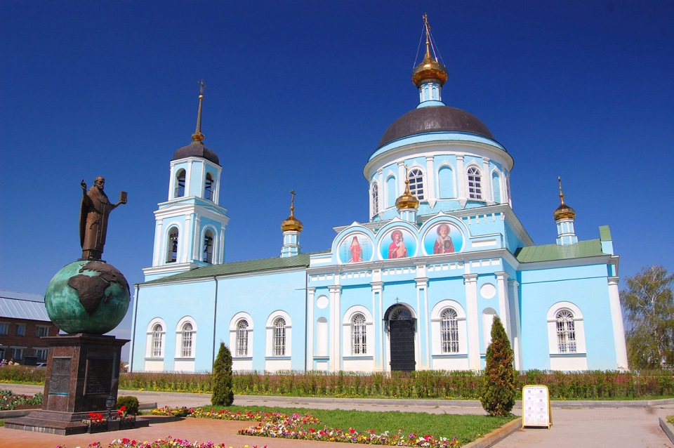 Рязанск. Голубая Церковь Солотча. Озеро в Рязани Солотча. Белгородская область Солочи. Маяк Рязань Солотча.