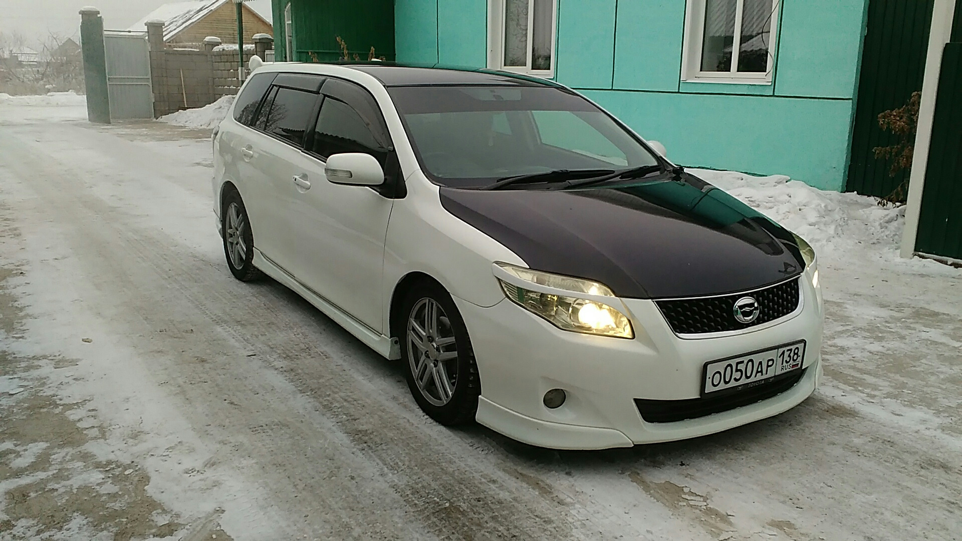 Toyota Corolla Fielder 2013 stance