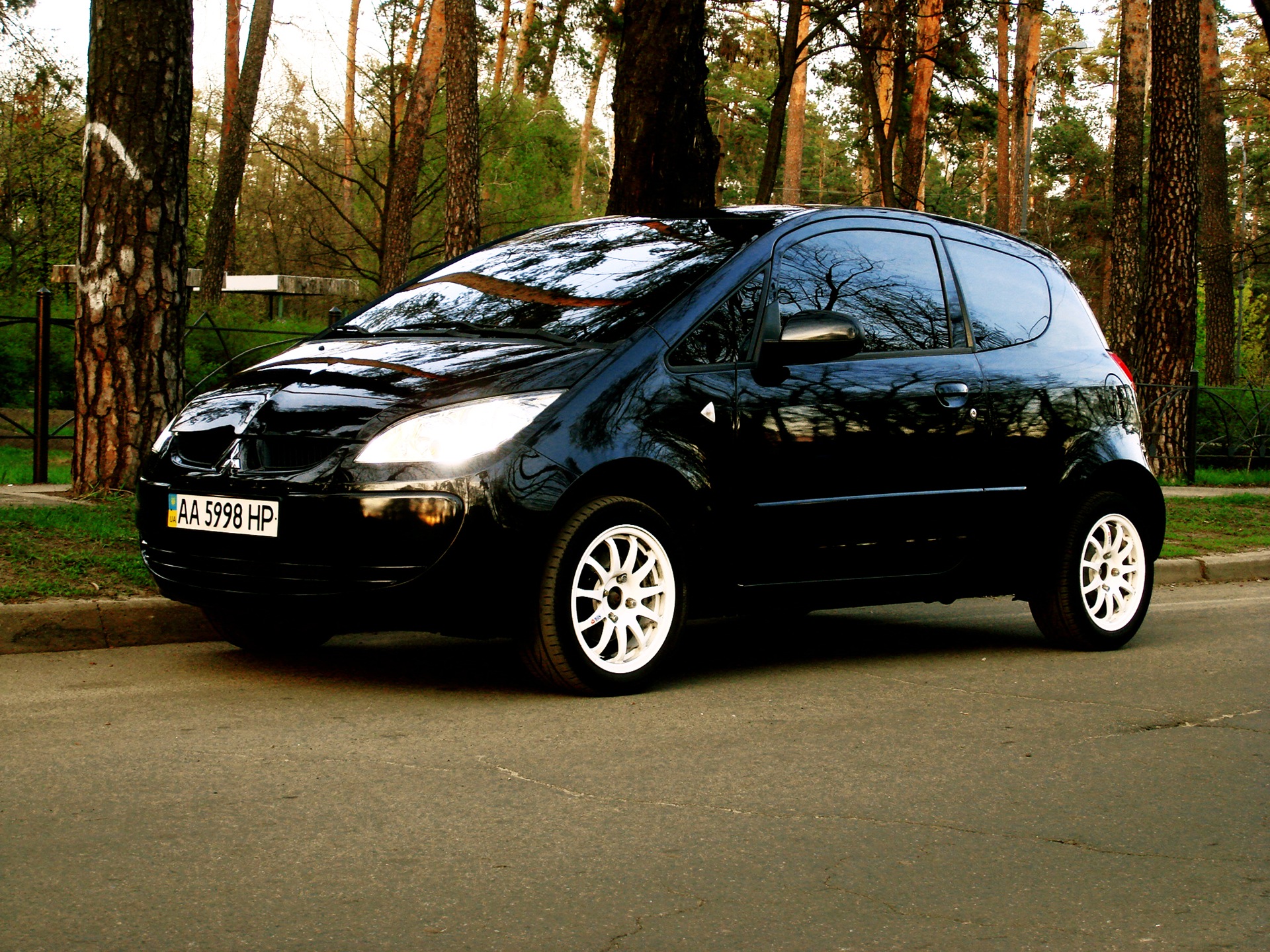 Mitsubishi colt 2007 год. Диски Митсубиси Кольт r15. Митсубиши Кольт 2007 год. Mitsubishi Colt r15. Разболтовка Митсубиси Кольт 2007.