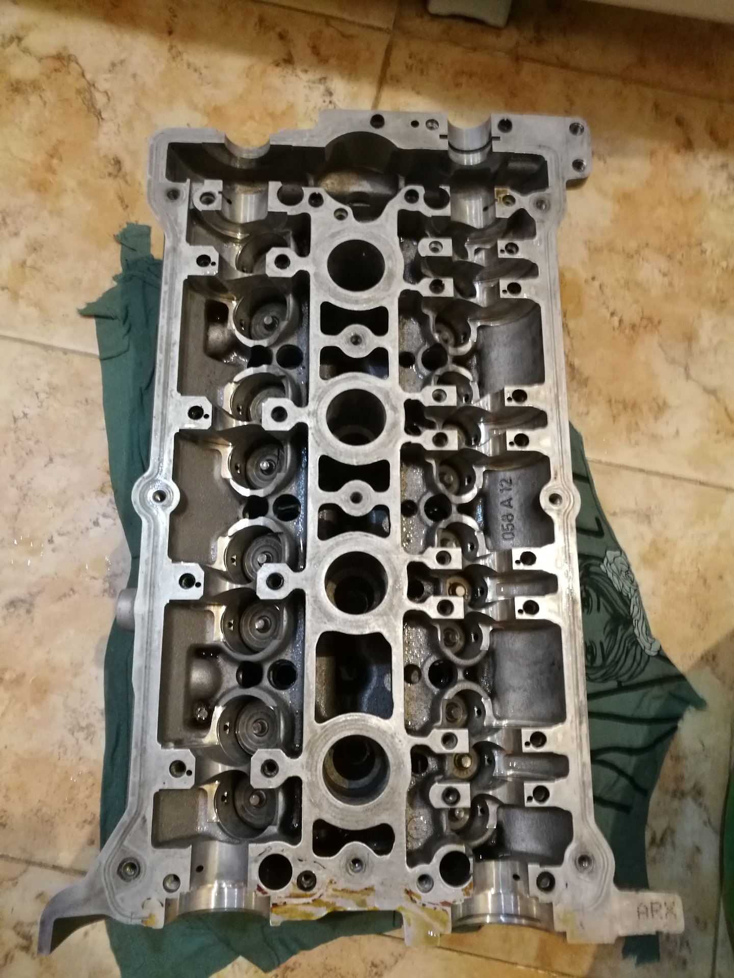 Протяжка гбц понтиак вайб. Блок цилиндров алюминий. Очистка гбц. Мойка деталей двигателя своими руками. Отмываем головку цилиндров.