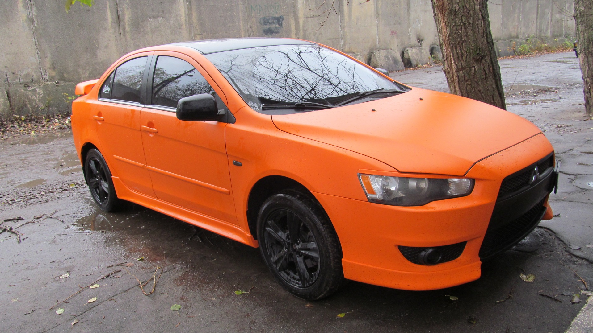 Mitsubishi Lancer Evolution 9 оранжевый