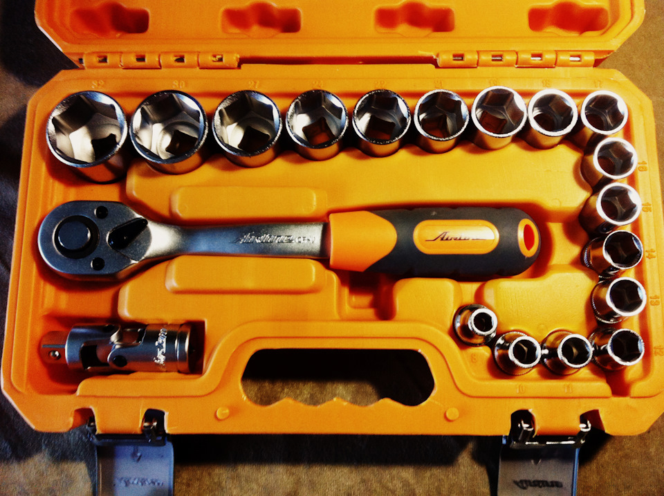 Вид сверху. Все размещено лаконично . — Lada 21124