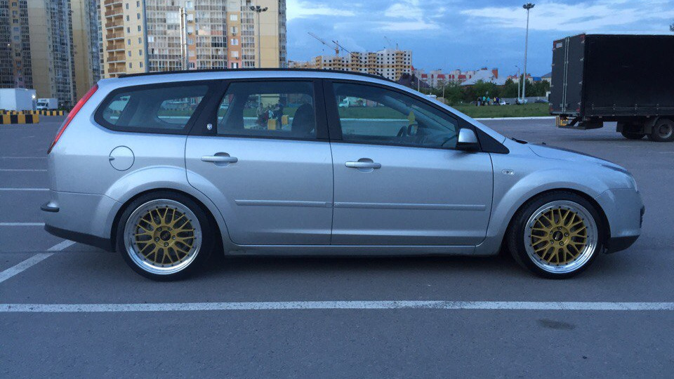 Ford Focus 2 RS stance