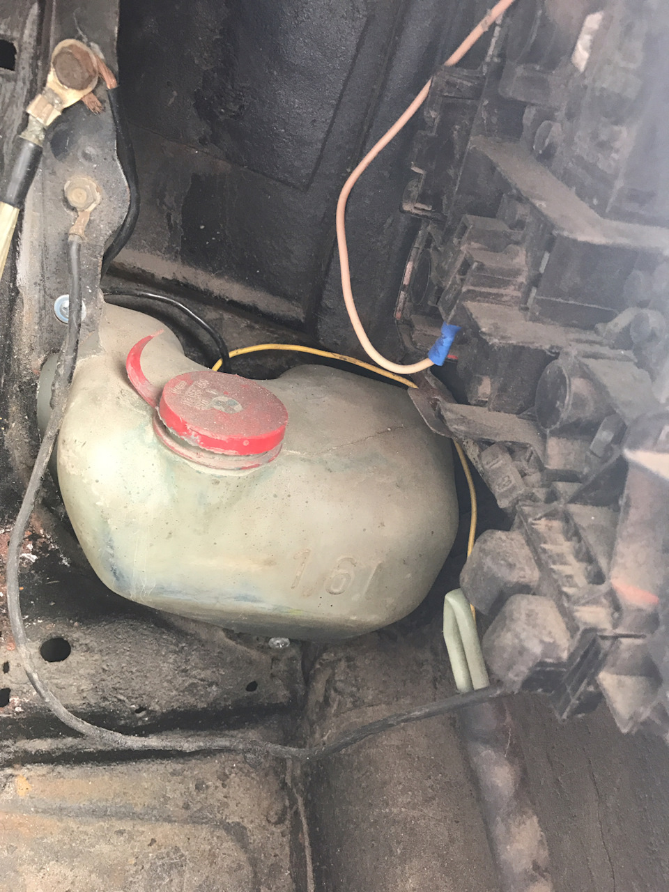 Омывайка заднего стекла — Volkswagen Golf Mk2, 1,6 л, 1988 года ...