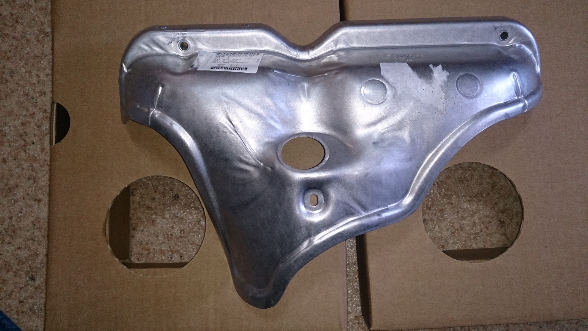 Кожух выпускного коллектора ваз 2110. Экран выпускного коллектора. Экран выпускного коллектора 4062. Экран выпускного коллектора 21214. Экран выпускного коллектора.