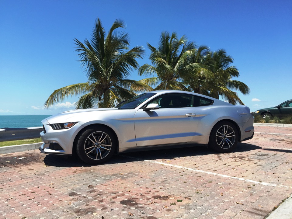 Оушен драйв майами-бич ламбо. Майами тачки. Miami sound machine dr beat. Вид из машины майами бич. Майами машины.