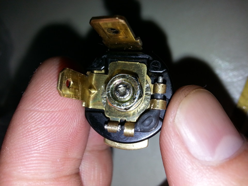 подключение тройника к прикуривателю — Mazda 626 IV (GE), 1,8 л, 1997 ...