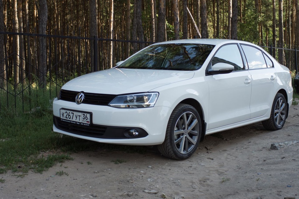 Джетта 6 1.4 122. Volkswagen Jetta белая r17. VW Jetta 6 r17. Jetta 6 1.4 TSI. Jetta 6 1.4 TSI 122.