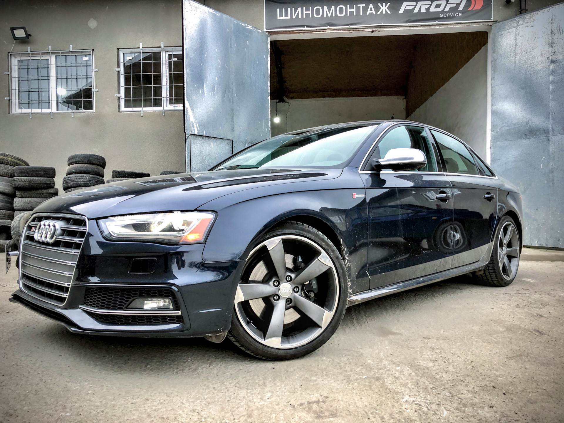 Audi s5 золотые диски