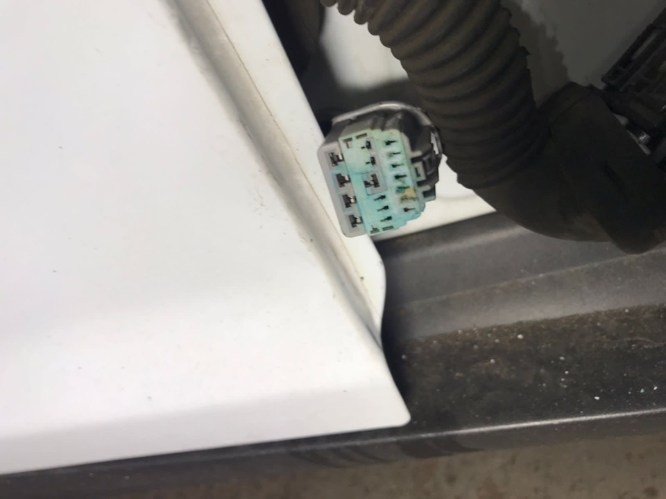 Не блокируется задняя правая дверь — Ford Focus III Wagon, 1,5 л, 2016 ...