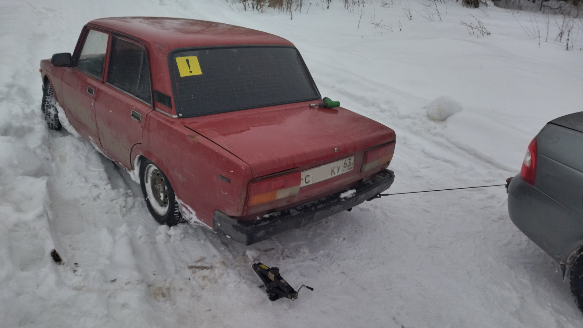 Вытягивание семерки из сугроба ручной лебедкой — Lada Приора седан, 1,8 л,  2008 года | просто так | DRIVE2